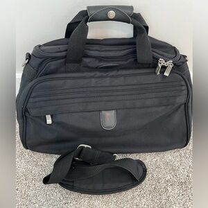 Vintage Atlantic Luggage Black Carry On Tote Bag w/ Shoulder Strap. Pre-owned.
